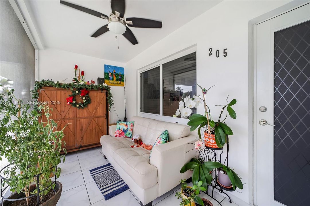 For Rent: $2,475 (2 beds, 2 baths, 1000 Square Feet)