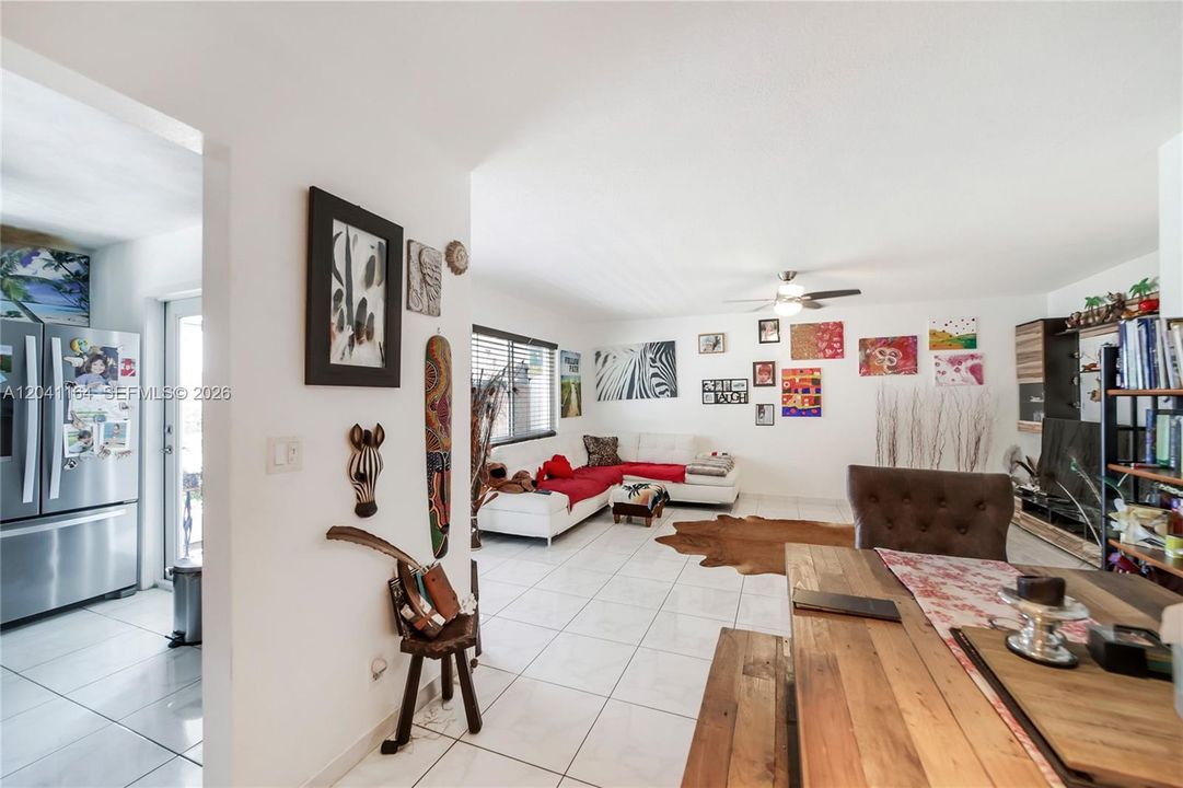For Rent: $2,475 (2 beds, 2 baths, 1000 Square Feet)
