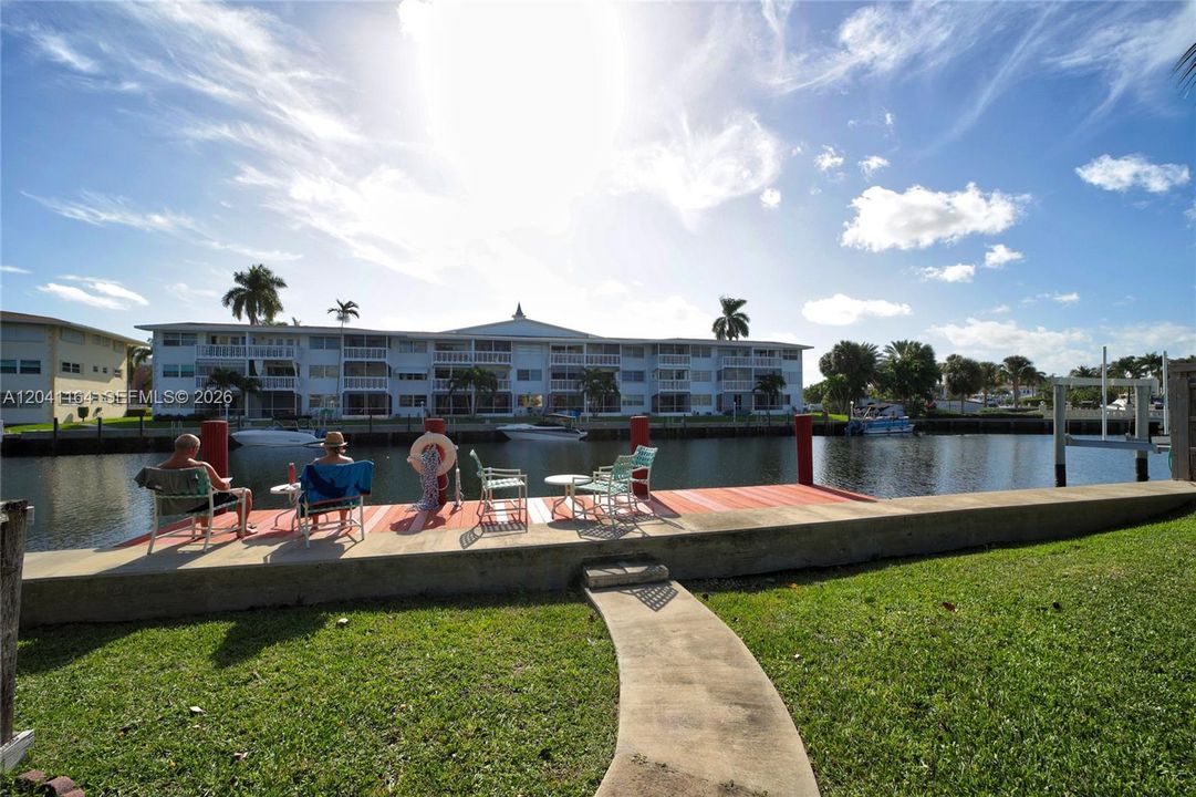 For Rent: $2,475 (2 beds, 2 baths, 1000 Square Feet)