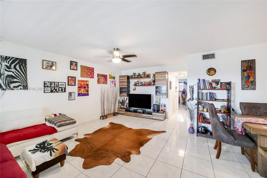 For Rent: $2,475 (2 beds, 2 baths, 1000 Square Feet)