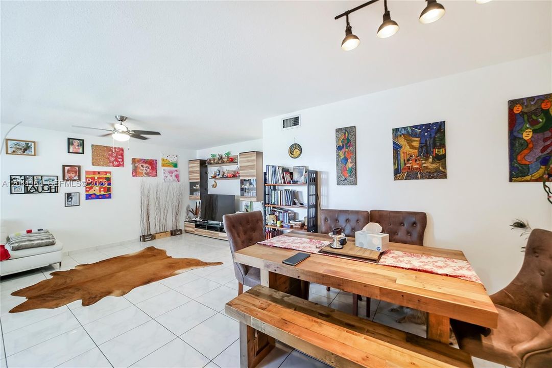 For Rent: $2,475 (2 beds, 2 baths, 1000 Square Feet)