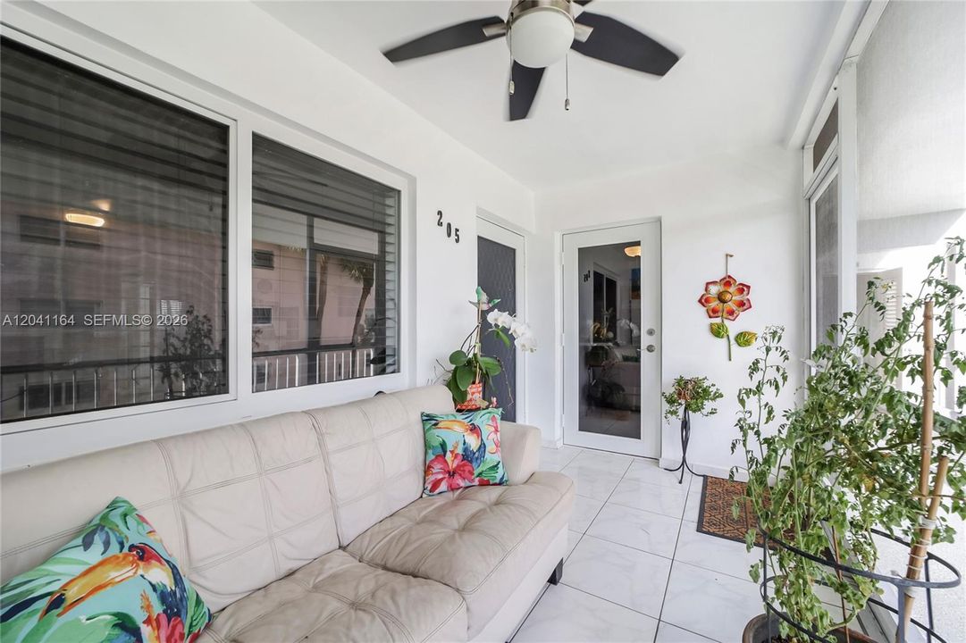 For Rent: $2,475 (2 beds, 2 baths, 1000 Square Feet)