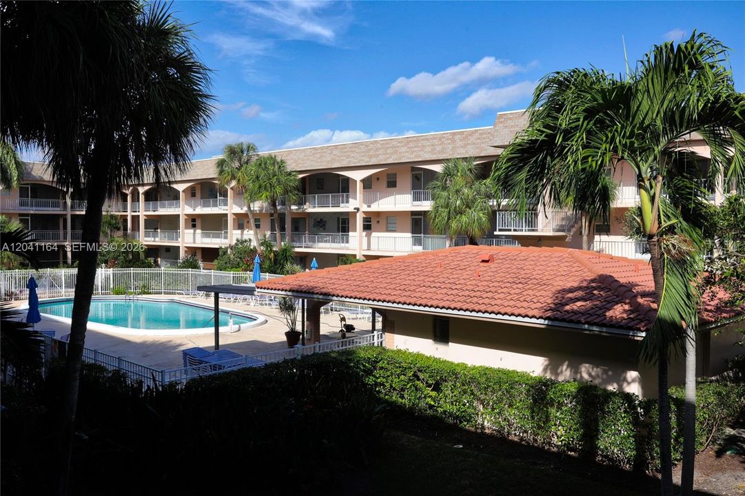 For Rent: $2,475 (2 beds, 2 baths, 1000 Square Feet)