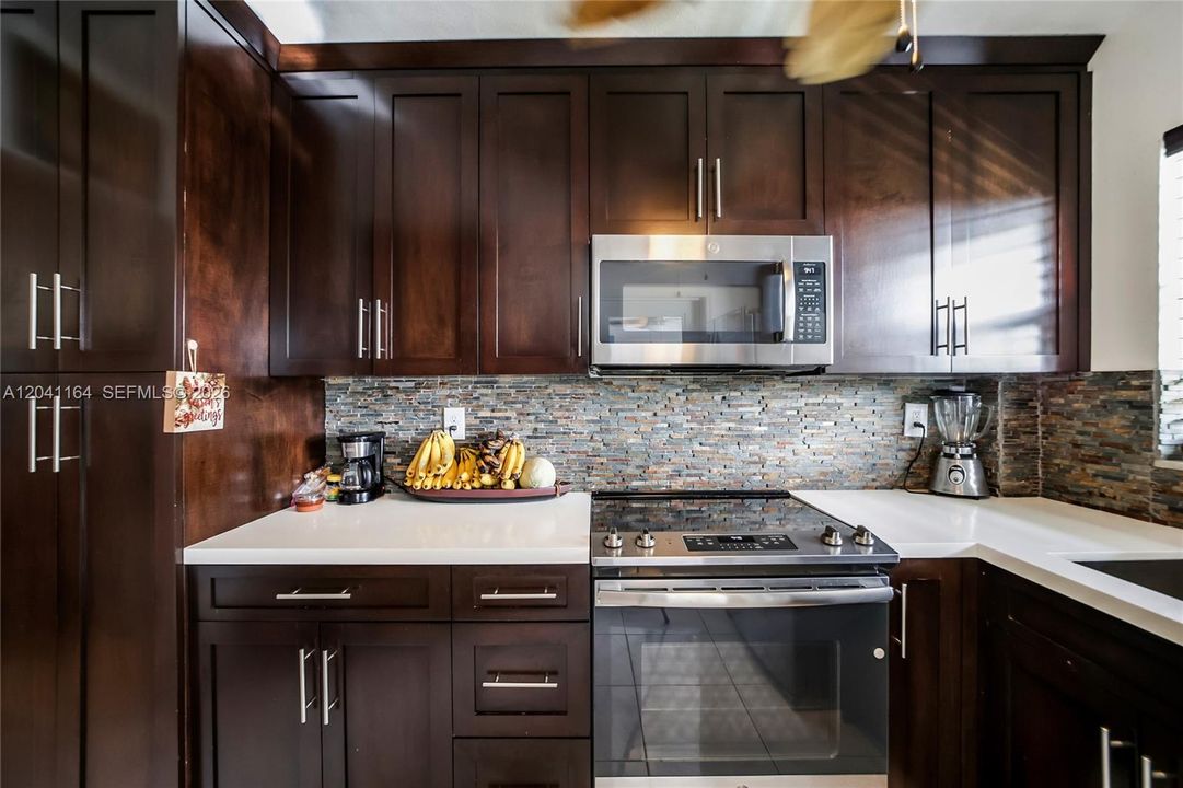 For Rent: $2,475 (2 beds, 2 baths, 1000 Square Feet)