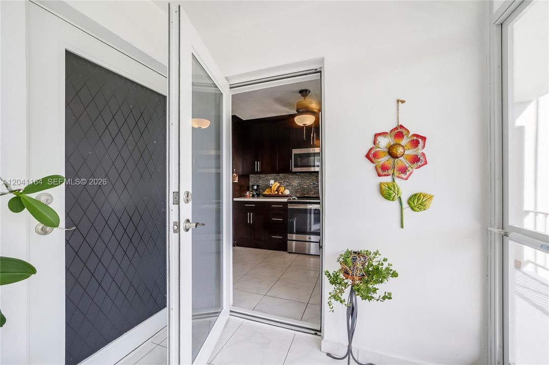 For Rent: $2,475 (2 beds, 2 baths, 1000 Square Feet)