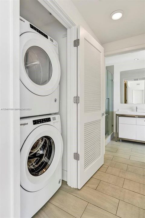 For Sale: $429,000 (2 beds, 2 baths, 920 Square Feet)