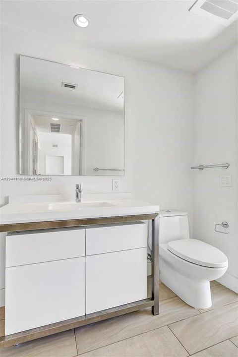 For Sale: $429,000 (2 beds, 2 baths, 920 Square Feet)
