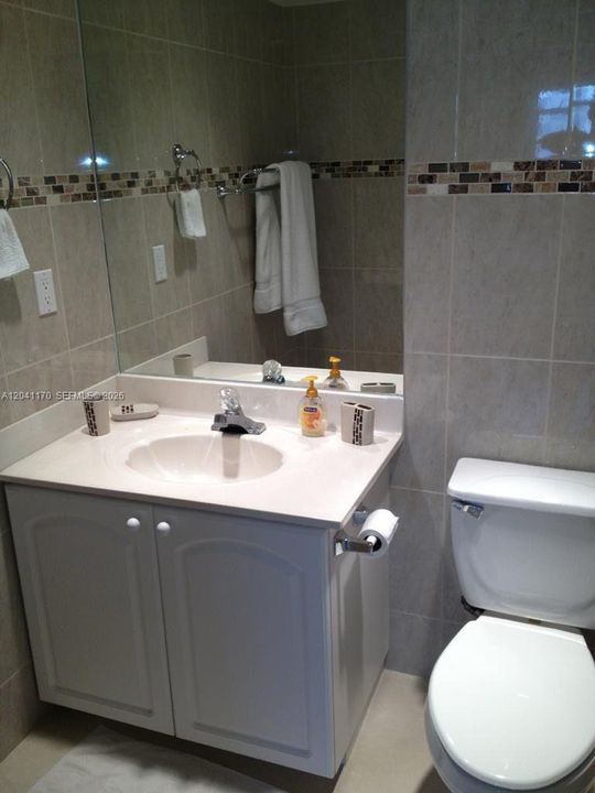 For Sale: $419,000 (1 beds, 1 baths, 874 Square Feet)