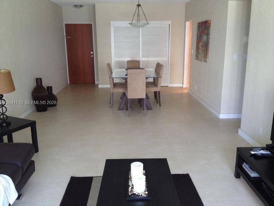 For Sale: $419,000 (1 beds, 1 baths, 874 Square Feet)