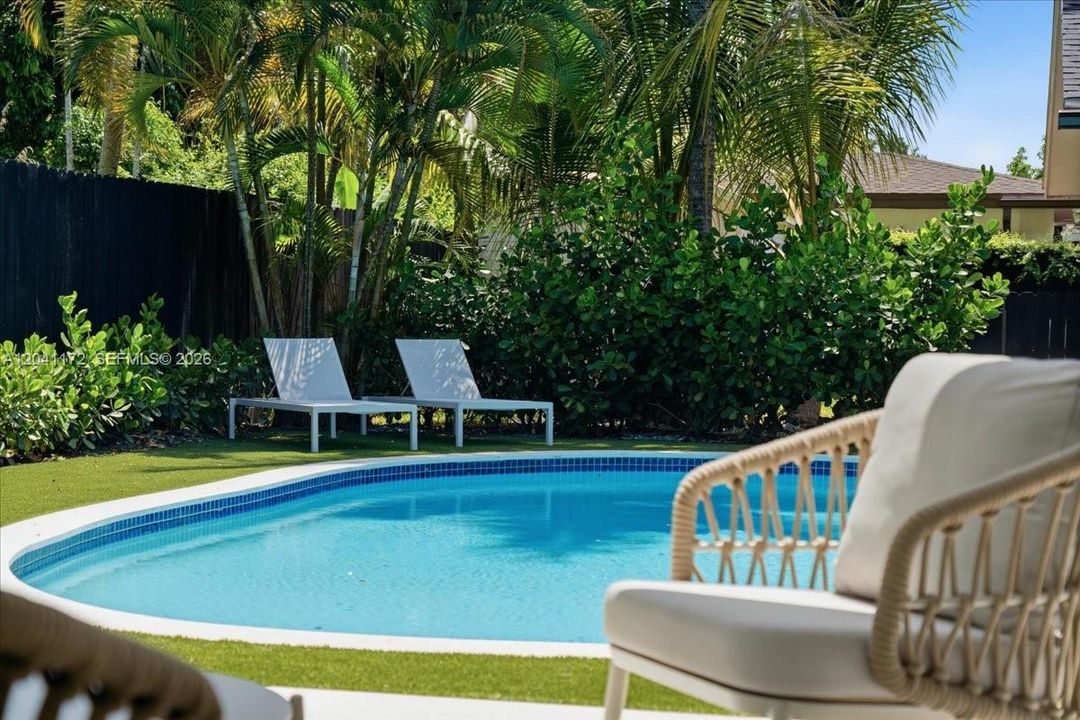 En Venta: $2,300,000 (4 camas, 3 baños, 2704 Pies cuadrados)