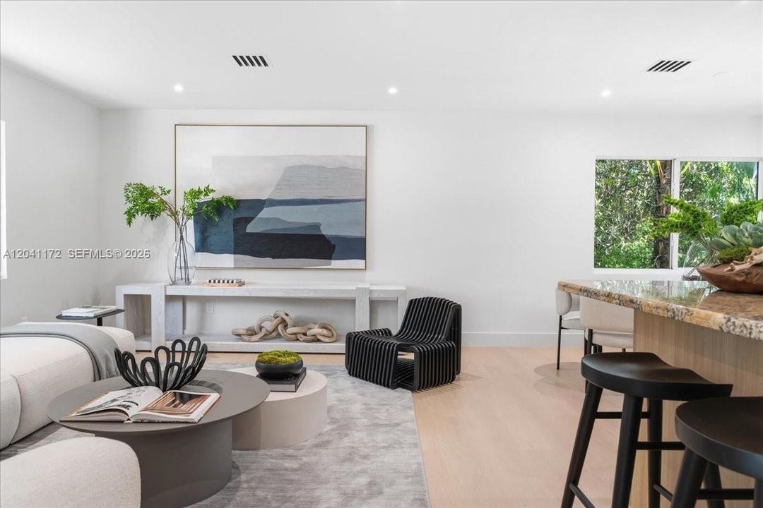 En Venta: $2,300,000 (4 camas, 3 baños, 2704 Pies cuadrados)
