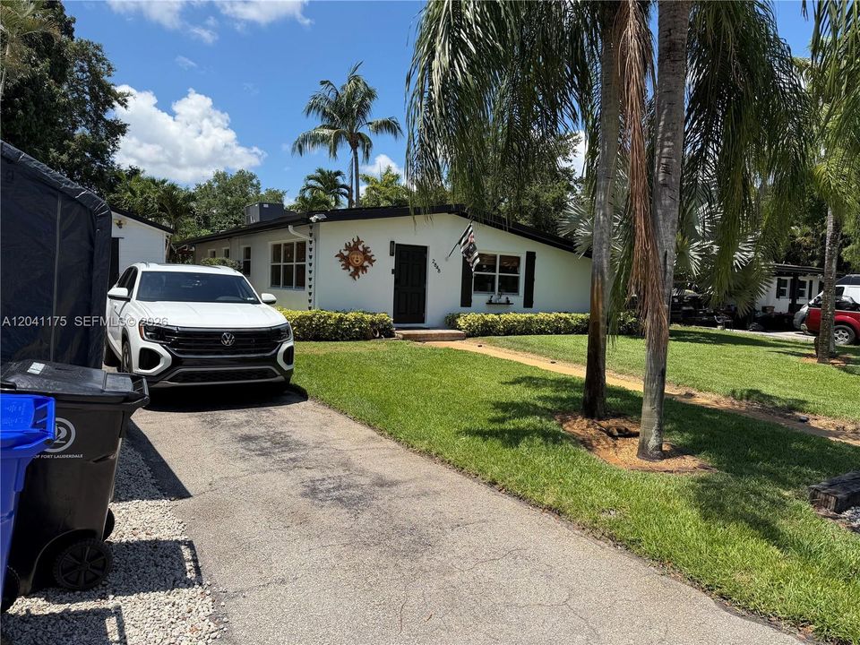 For Sale: $575,000 (3 beds, 2 baths, 1304 Square Feet)