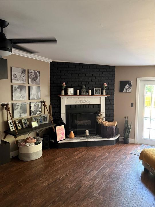 For Sale: $575,000 (3 beds, 2 baths, 1304 Square Feet)