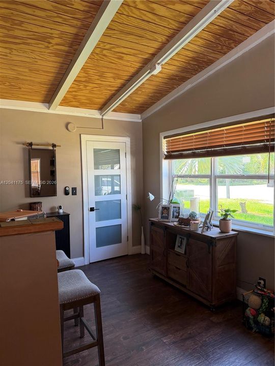 For Sale: $575,000 (3 beds, 2 baths, 1304 Square Feet)