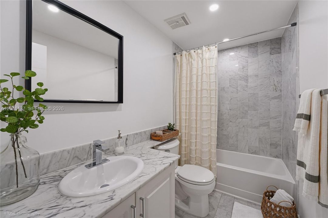На продажу: $495,000 (2 спален, 2 ванн, 1152 Квадратных фут)