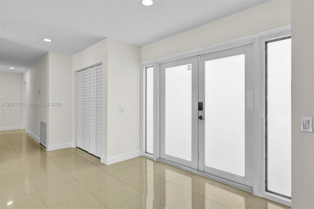 В аренду: $8,500 (3 спален, 3 ванн, 2228 Квадратных фут)