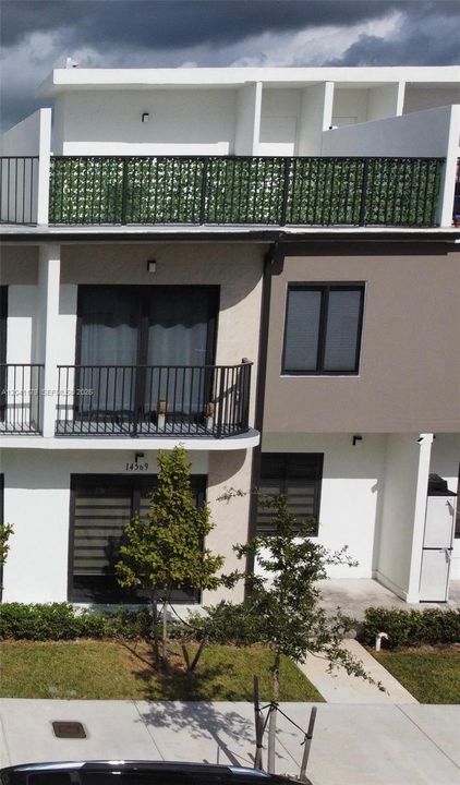 For Rent: $3,000 (4 beds, 3 baths, 1398 Square Feet)
