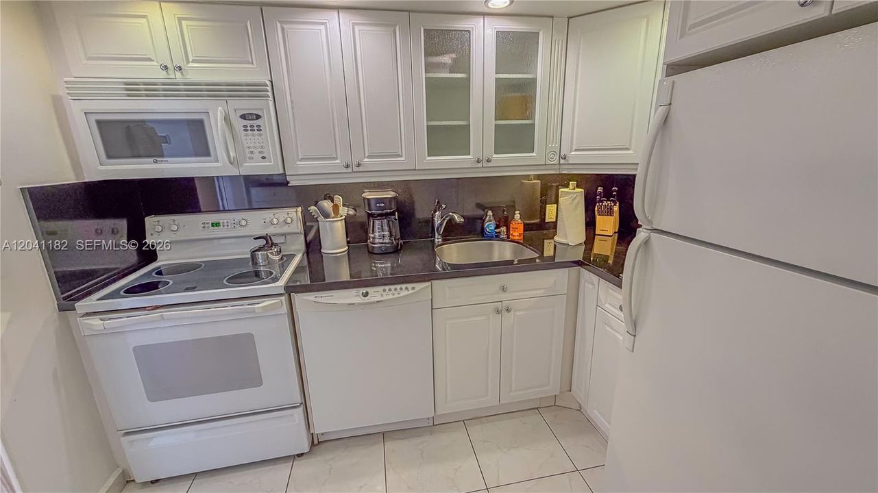 For Sale: $269,000 (2 beds, 2 baths, 1138 Square Feet)