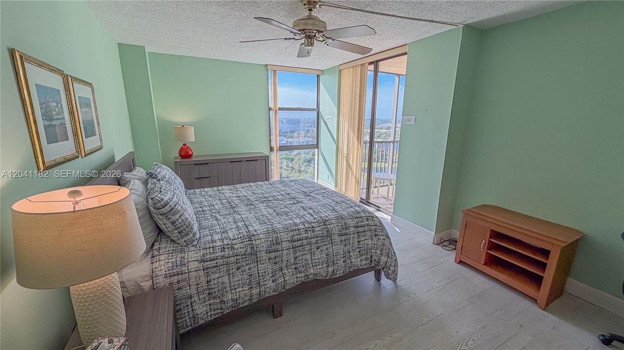 For Sale: $269,000 (2 beds, 2 baths, 1138 Square Feet)