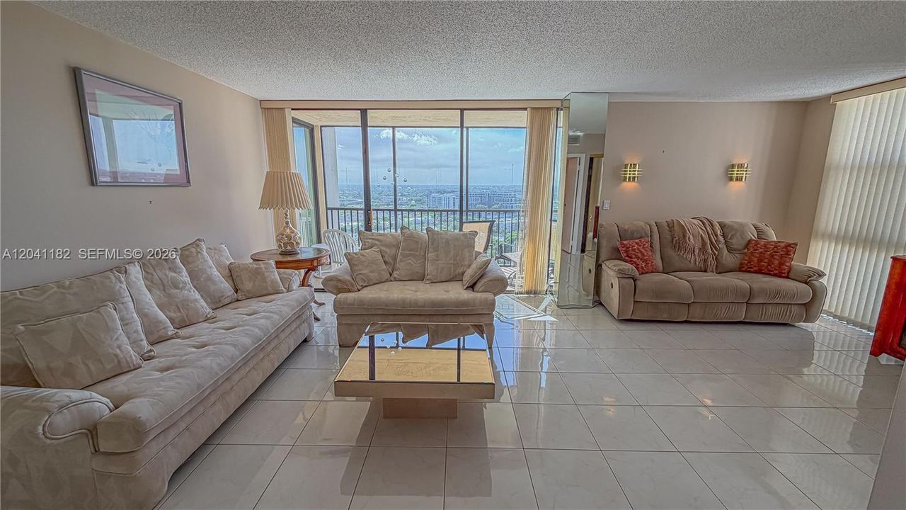 For Sale: $269,000 (2 beds, 2 baths, 1138 Square Feet)