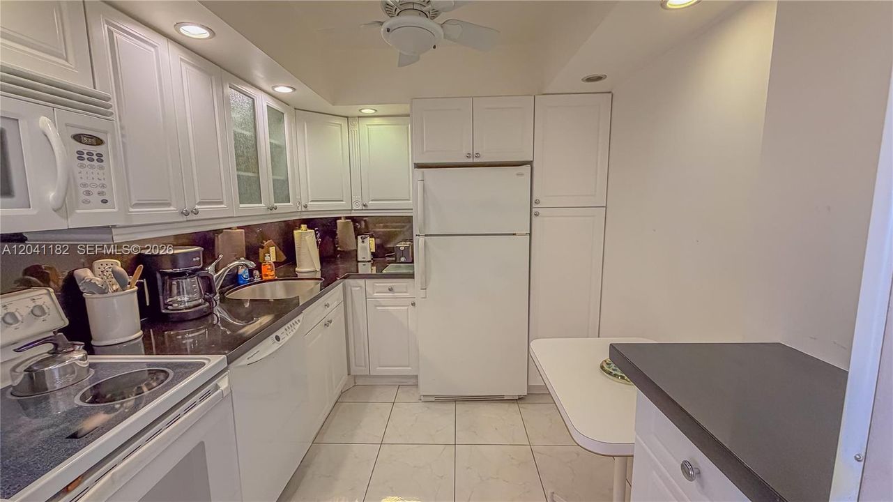 For Sale: $269,000 (2 beds, 2 baths, 1138 Square Feet)