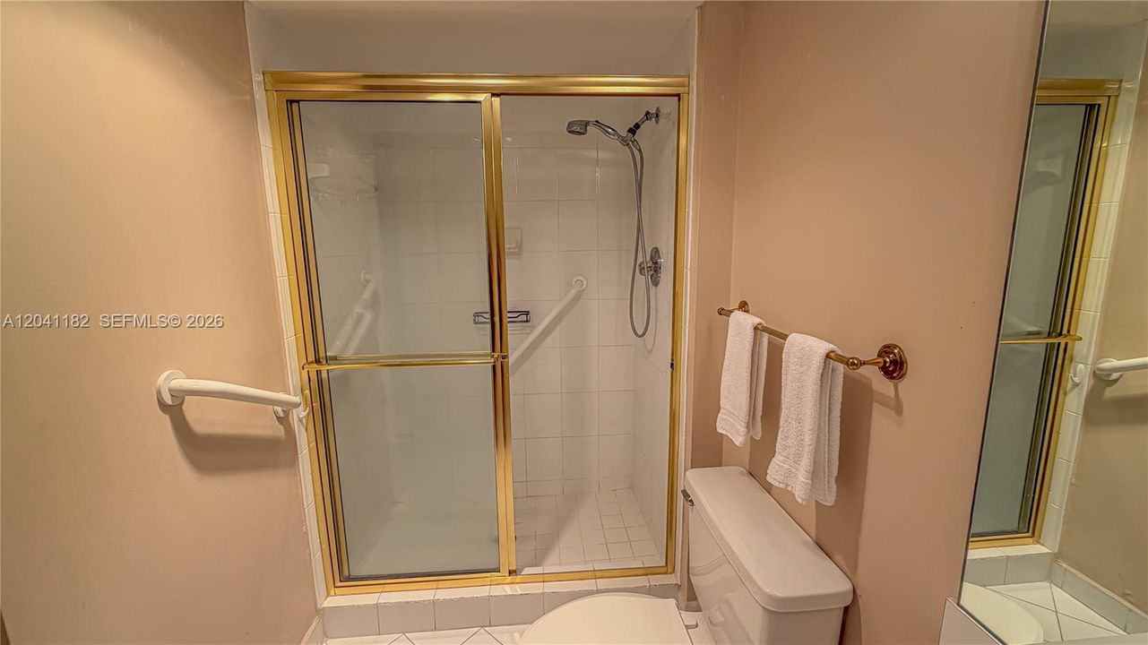 For Sale: $269,000 (2 beds, 2 baths, 1138 Square Feet)