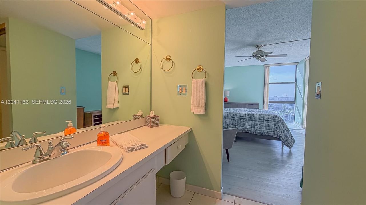 For Sale: $269,000 (2 beds, 2 baths, 1138 Square Feet)