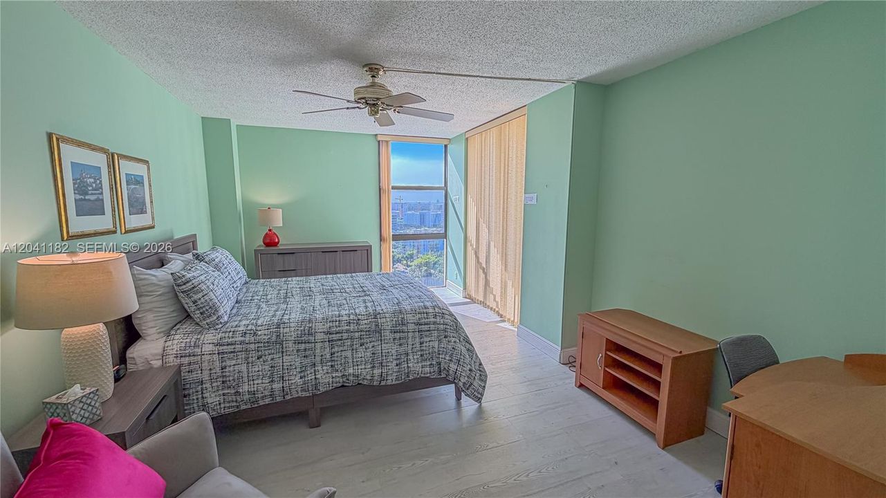 For Sale: $269,000 (2 beds, 2 baths, 1138 Square Feet)