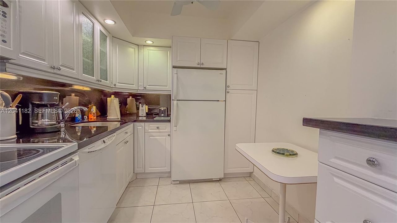 For Sale: $269,000 (2 beds, 2 baths, 1138 Square Feet)