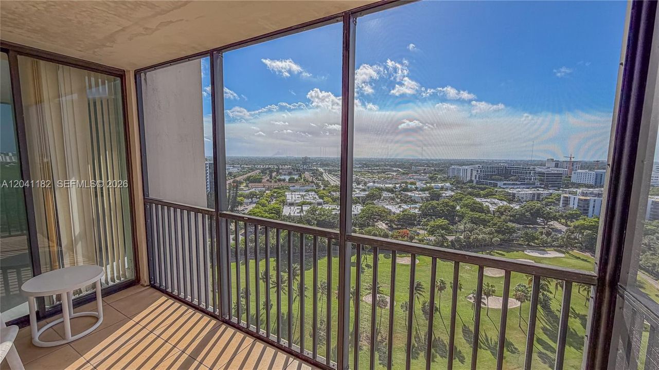 For Sale: $269,000 (2 beds, 2 baths, 1138 Square Feet)