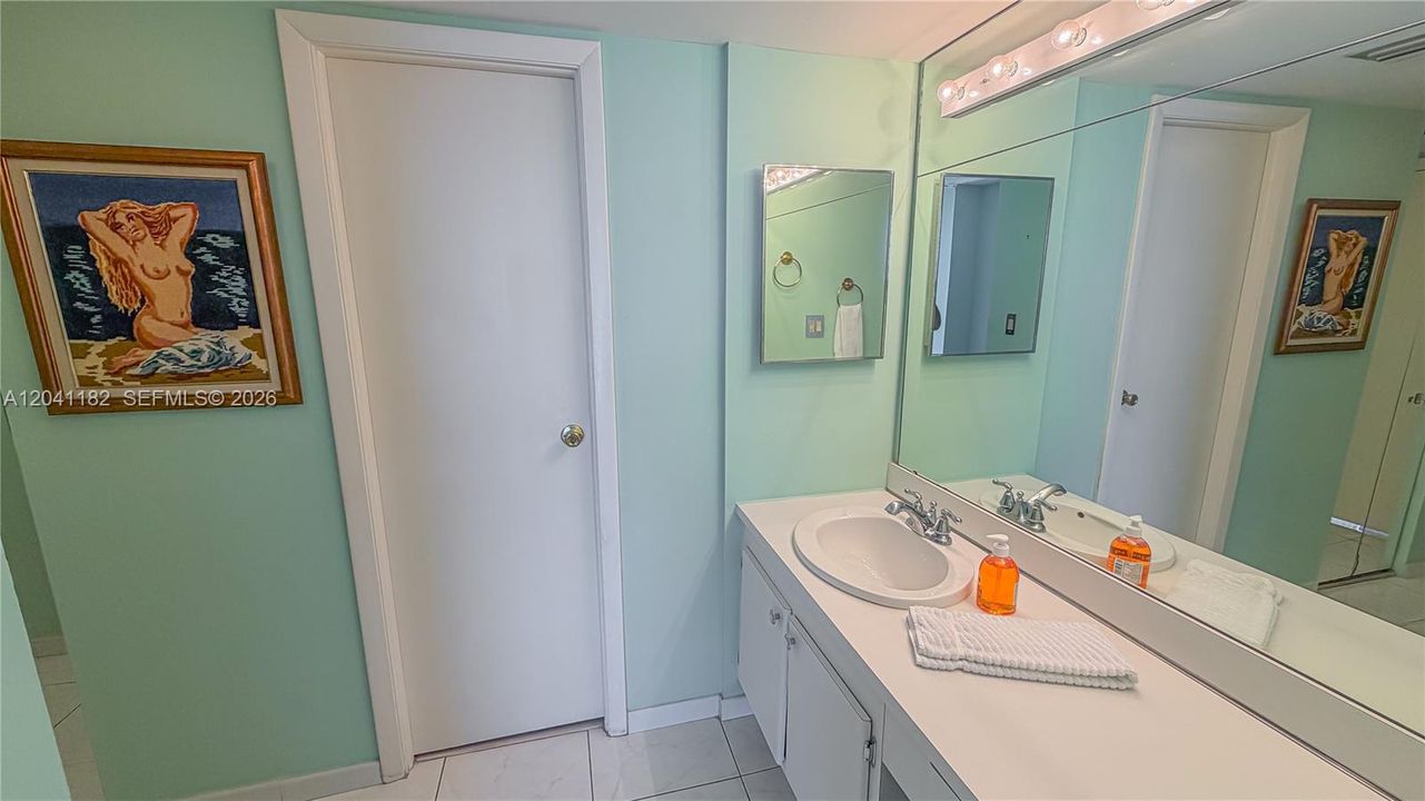For Sale: $269,000 (2 beds, 2 baths, 1138 Square Feet)