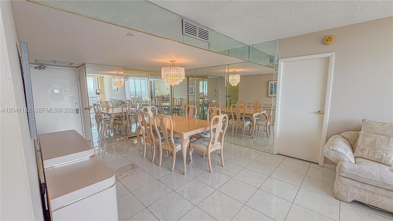 For Sale: $269,000 (2 beds, 2 baths, 1138 Square Feet)