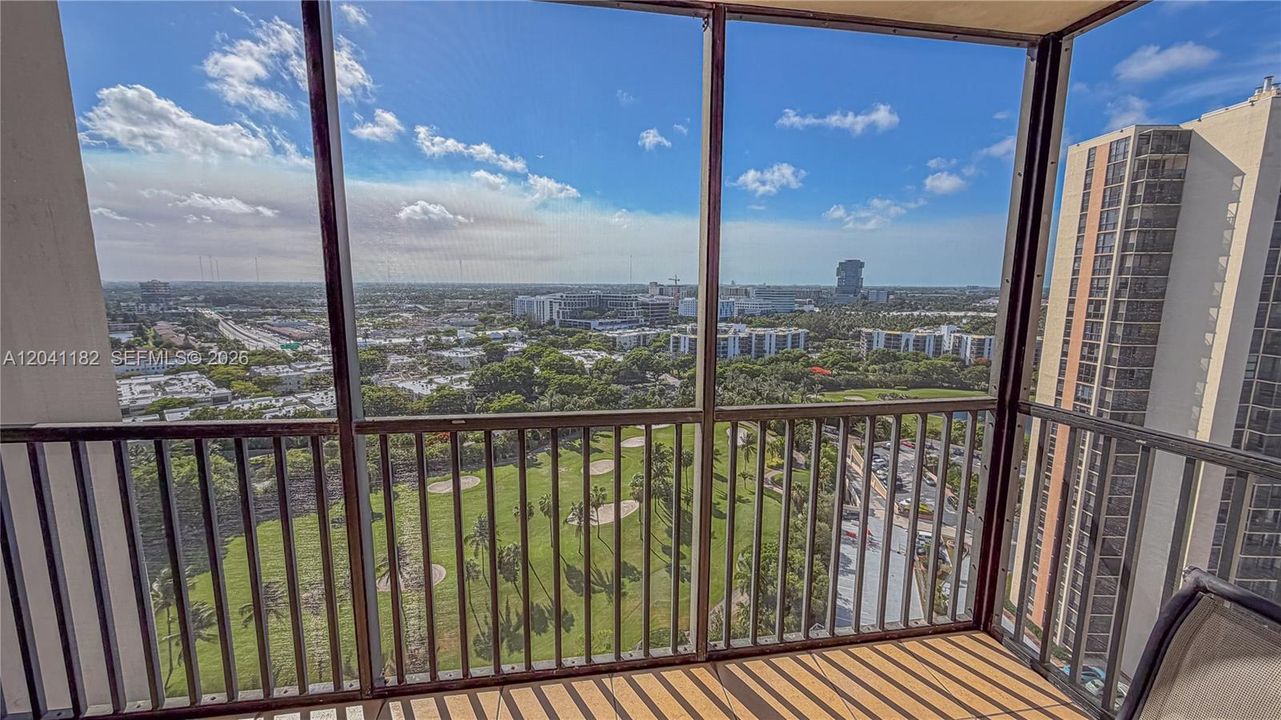For Sale: $269,000 (2 beds, 2 baths, 1138 Square Feet)