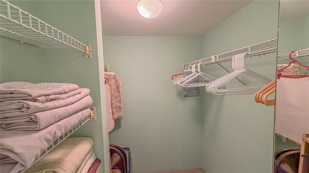 For Sale: $269,000 (2 beds, 2 baths, 1138 Square Feet)