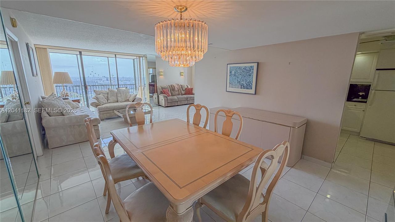 For Sale: $269,000 (2 beds, 2 baths, 1138 Square Feet)