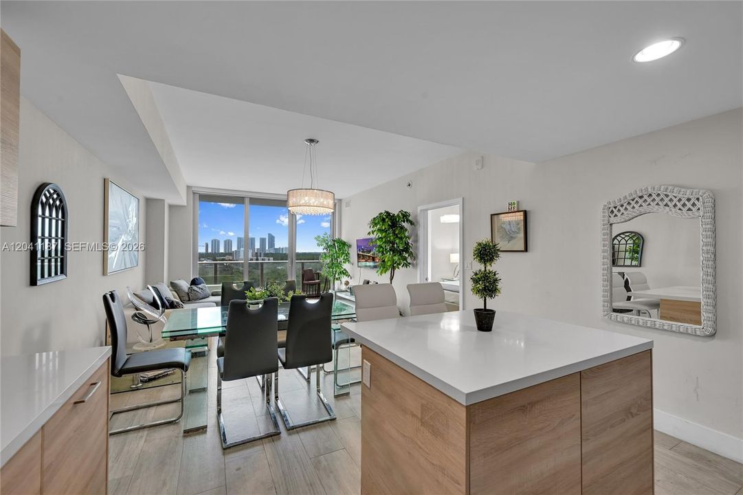 For Rent: $3,500 (1 beds, 2 baths, 937 Square Feet)