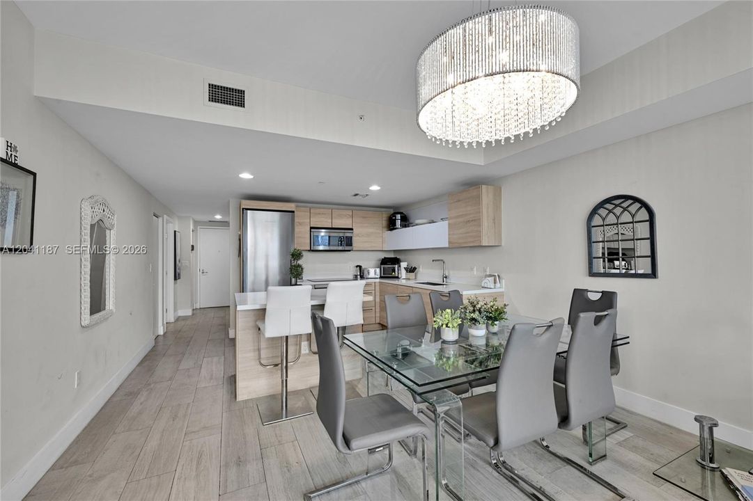 For Rent: $3,500 (1 beds, 2 baths, 937 Square Feet)