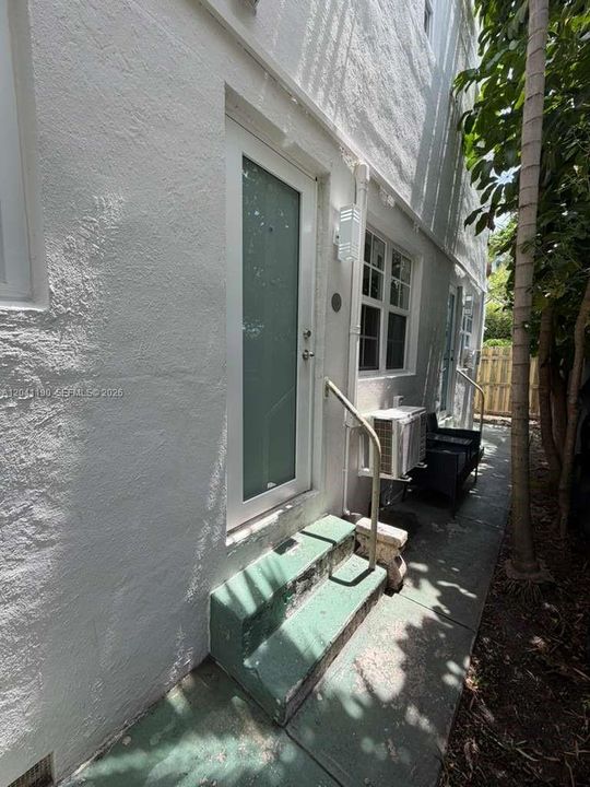For Rent: $1,400 (0 beds, 1 baths, 200 Square Feet)