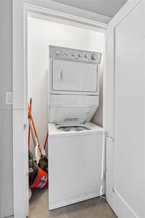 В аренду: $2,875 (2 спален, 2 ванн, 2074 Квадратных фут)