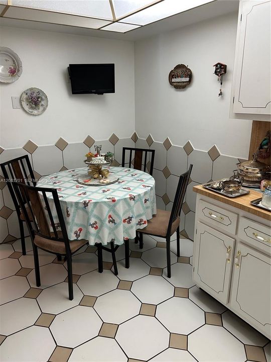 For Sale: $345,000 (2 beds, 2 baths, 1235 Square Feet)