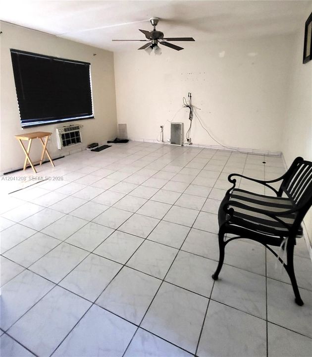 For Sale: $40,000 (1 beds, 1 baths, 688 Square Feet)