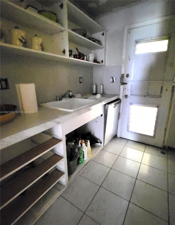 For Sale: $40,000 (1 beds, 1 baths, 688 Square Feet)