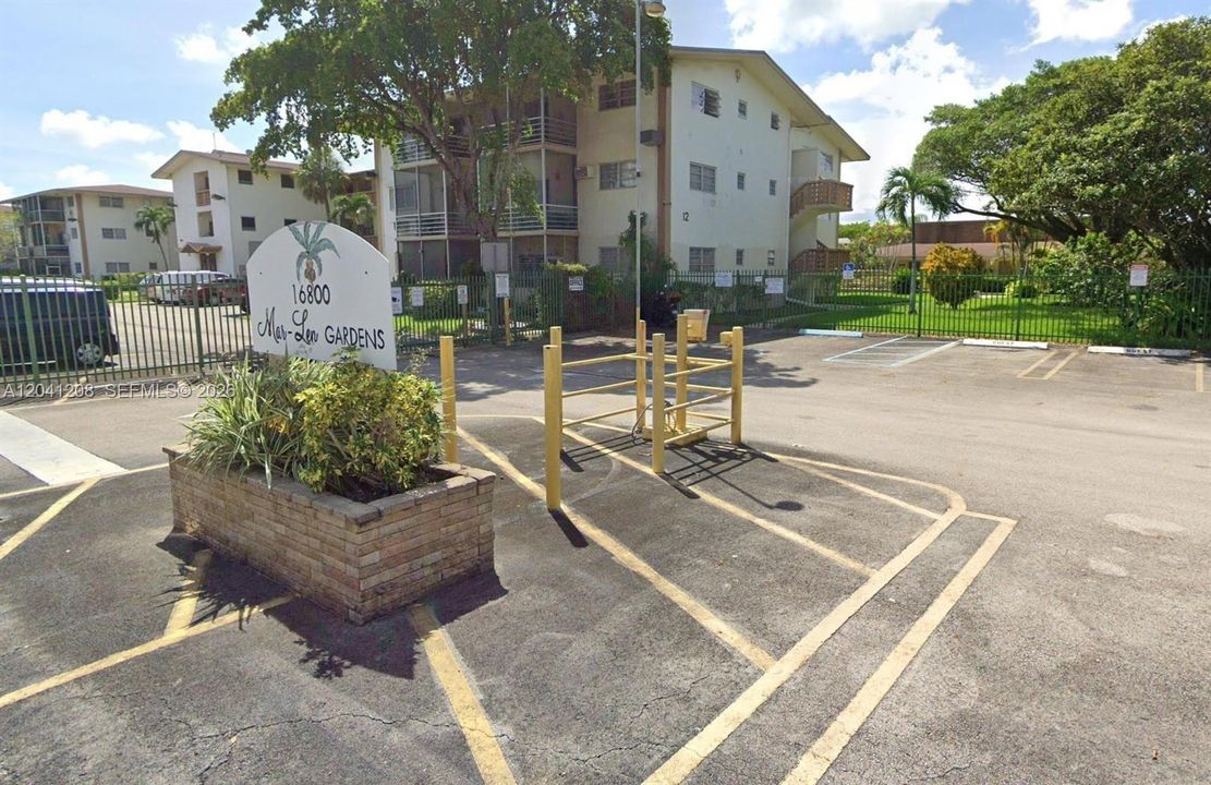 For Sale: $40,000 (1 beds, 1 baths, 688 Square Feet)