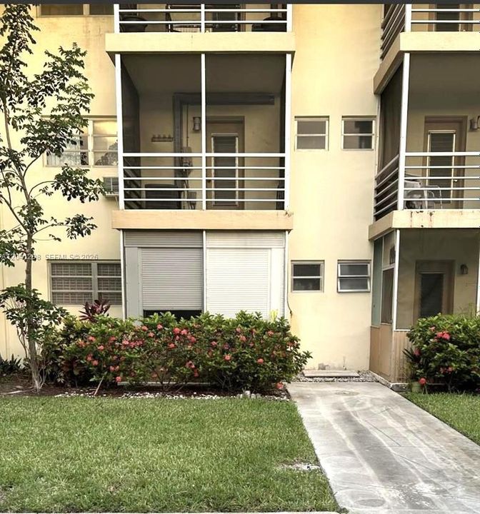 For Sale: $40,000 (1 beds, 1 baths, 688 Square Feet)