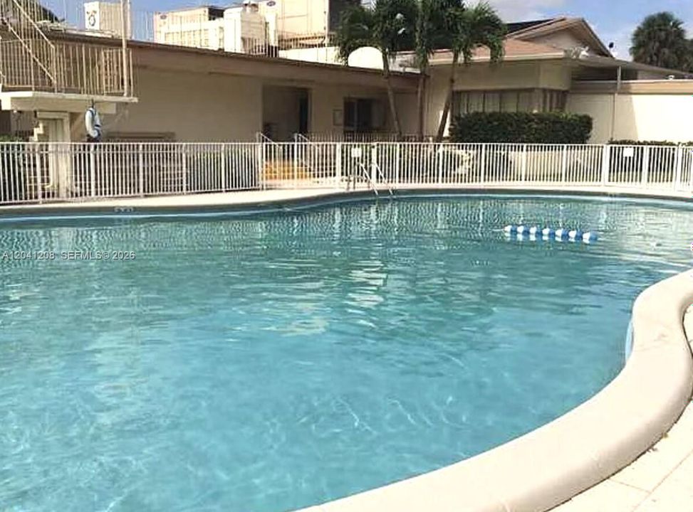 For Sale: $40,000 (1 beds, 1 baths, 688 Square Feet)