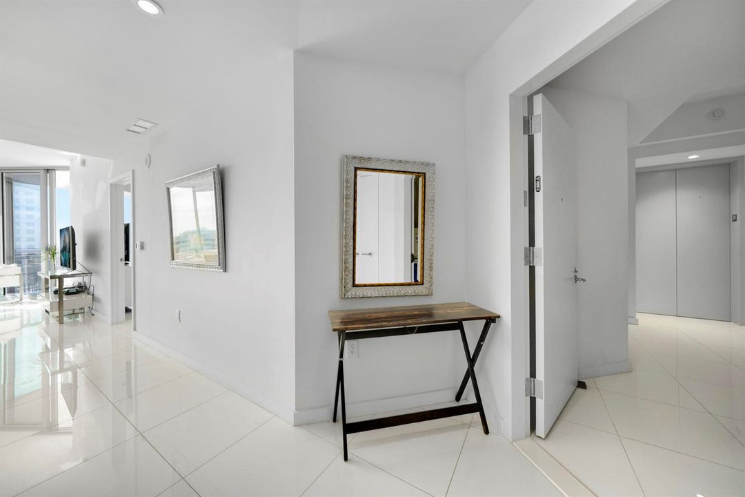 851 NE 1st Ave #2410_1oakstudios_05