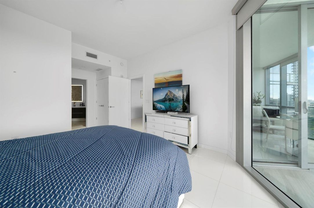 851 NE 1st Ave #2410_1oakstudios_18