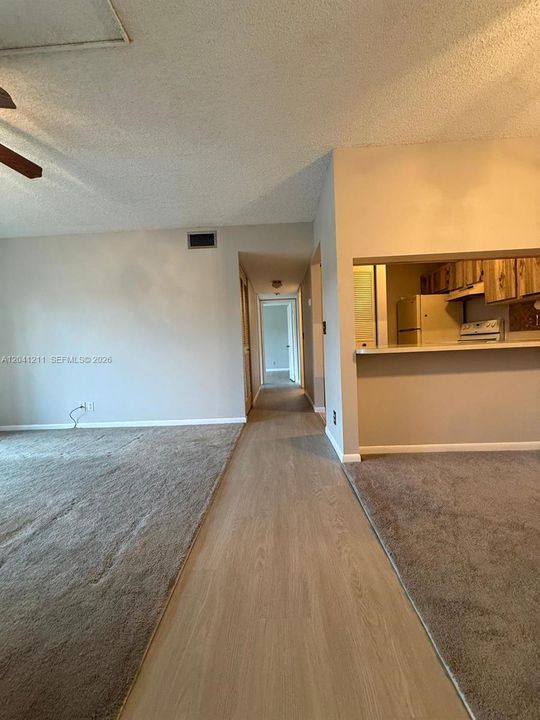 For Sale: $185,000 (2 beds, 2 baths, 1005 Square Feet)