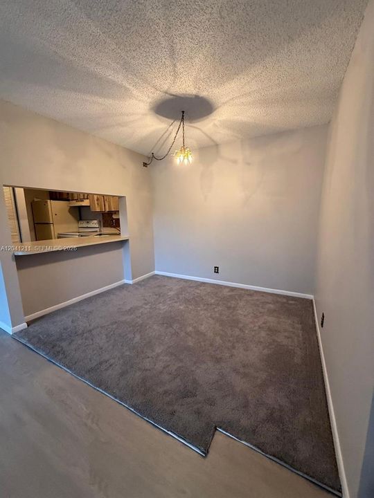 For Sale: $185,000 (2 beds, 2 baths, 1005 Square Feet)