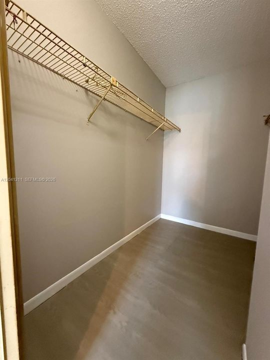 For Sale: $185,000 (2 beds, 2 baths, 1005 Square Feet)
